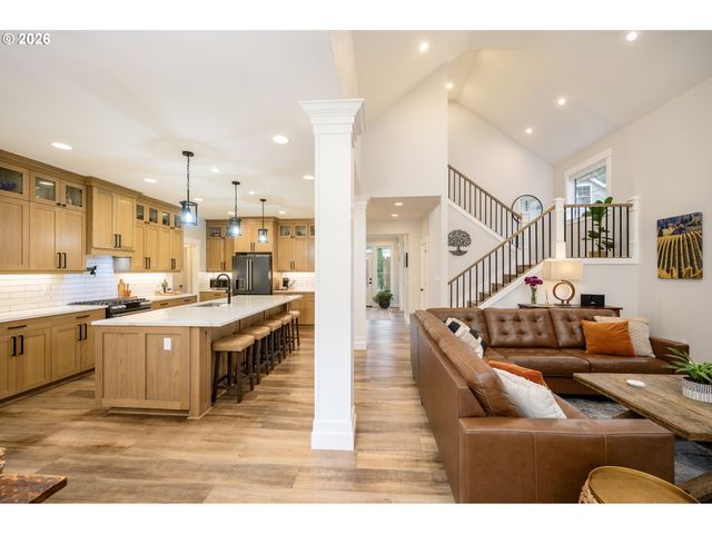 1160 BEDLINGTON Ter, Silverton, OR 97381