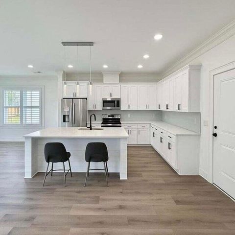 1904 Gumwood Boulevard, North Charleston, SC 29406