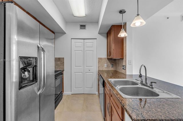 2000 N Bayshore Dr 909, Miami, FL 33137