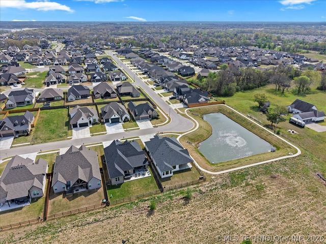 13722 S 20th Place E, Bixby, OK 74008