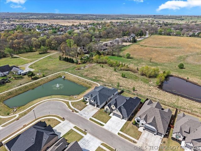 13722 S 20th Place E, Bixby, OK 74008