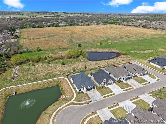 13722 S 20th Place E, Bixby, OK 74008