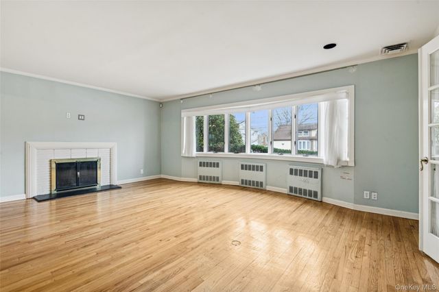 15 Baylis Place, Lynbrook, NY 11563