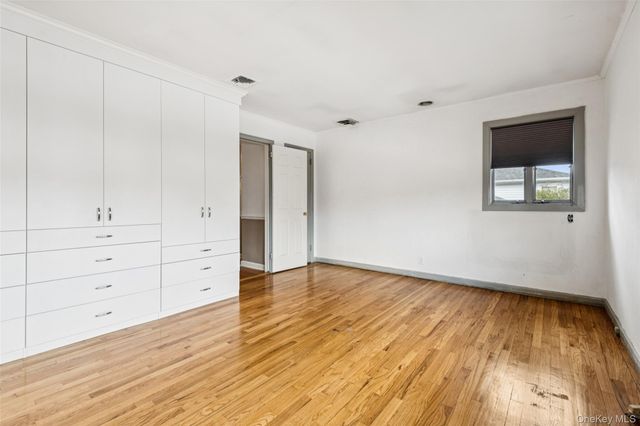 15 Baylis Place, Lynbrook, NY 11563