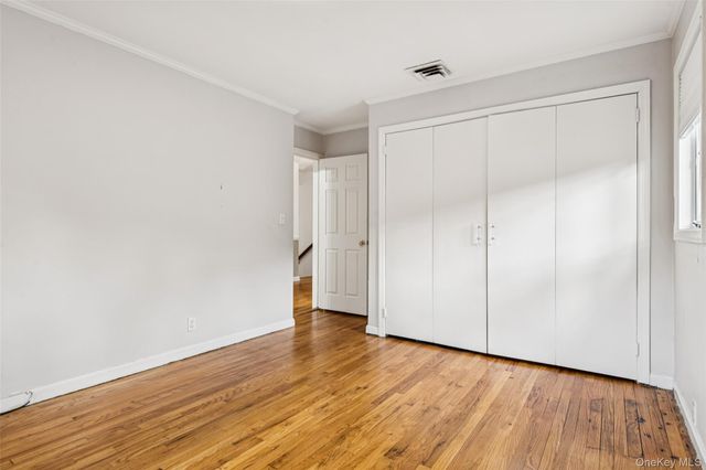 15 Baylis Place, Lynbrook, NY 11563