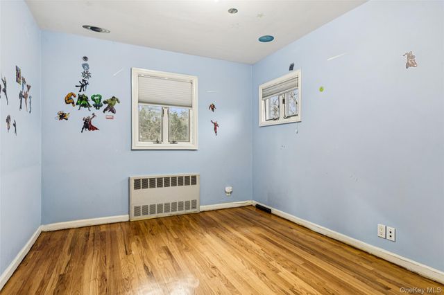 15 Baylis Place, Lynbrook, NY 11563