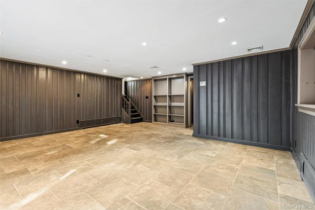 15 Baylis Place, Lynbrook, NY 11563