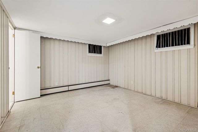 15 Baylis Place, Lynbrook, NY 11563