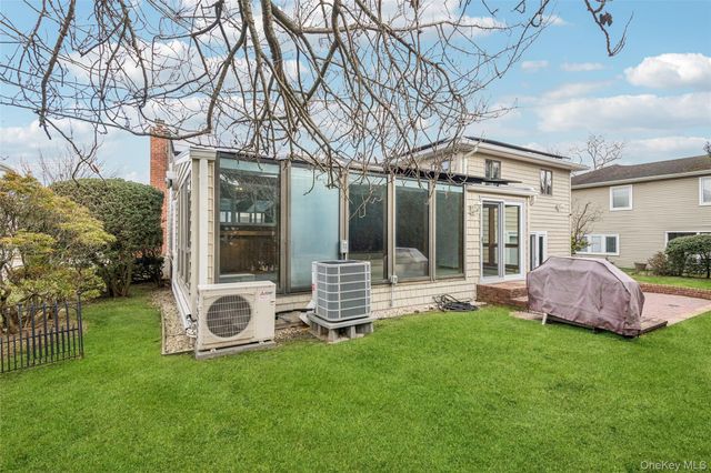 15 Baylis Place, Lynbrook, NY 11563