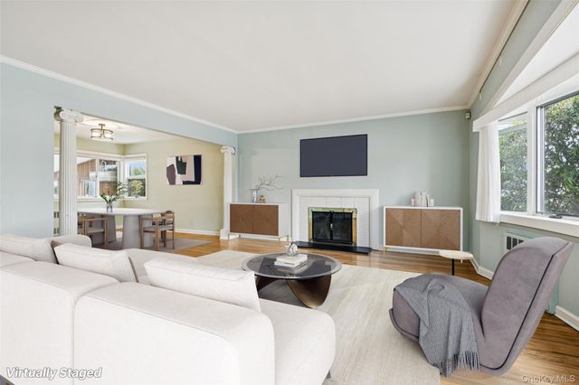 15 Baylis Place, Lynbrook, NY 11563