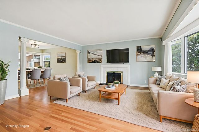 15 Baylis Place, Lynbrook, NY 11563