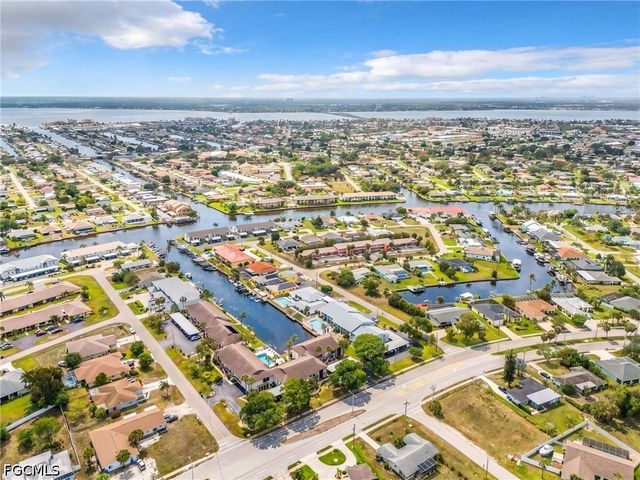 3935 Country Club BLVD 22, Cape Coral, FL 33904