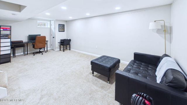 27 Rockland Road, Ewing, NJ 08638
