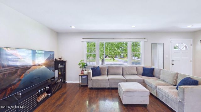 27 Rockland Road, Ewing, NJ 08638