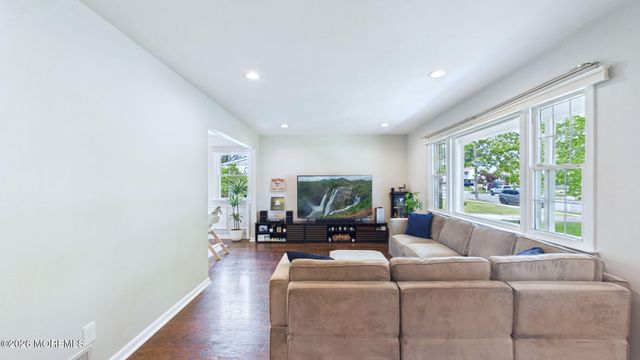 27 Rockland Road, Ewing, NJ 08638