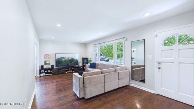 27 Rockland Road, Ewing, NJ 08638