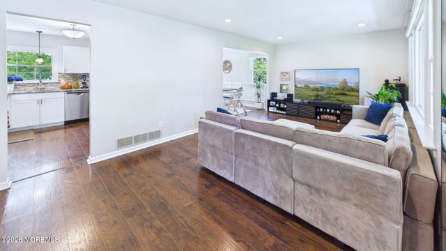 27 Rockland Road, Ewing, NJ 08638