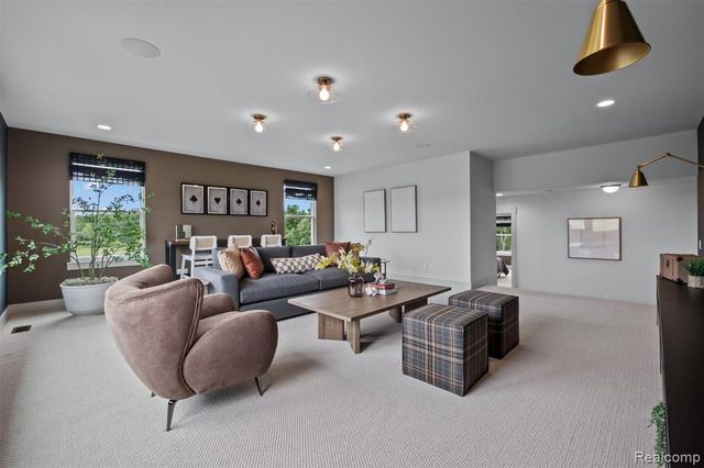 987 Buell Road, Rochester, MI 48363