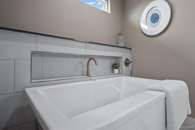 987 Buell Road, Rochester, MI 48363