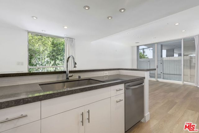 1100 Alta Loma, West Hollywood, CA 90069