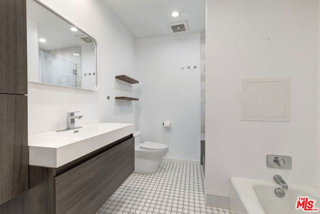 1100 Alta Loma, West Hollywood, CA 90069