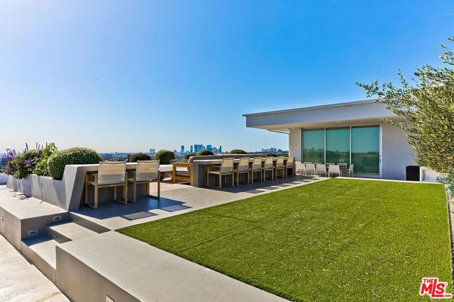 1100 Alta Loma, West Hollywood, CA 90069