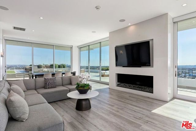 1100 Alta Loma, West Hollywood, CA 90069