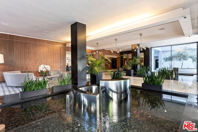 1100 Alta Loma, West Hollywood, CA 90069