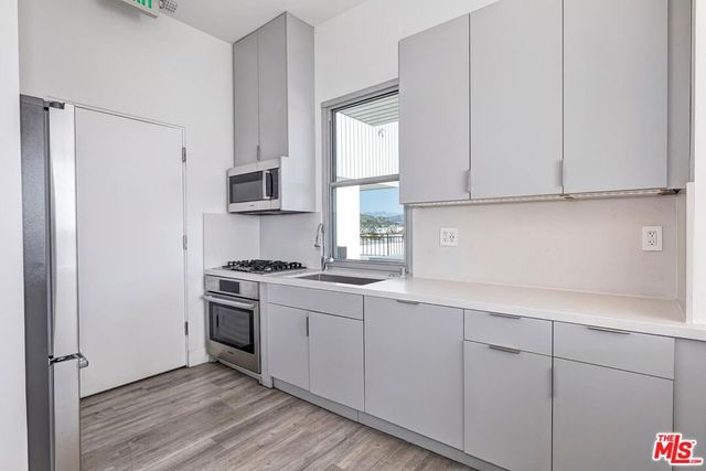 1100 Alta Loma, West Hollywood, CA 90069
