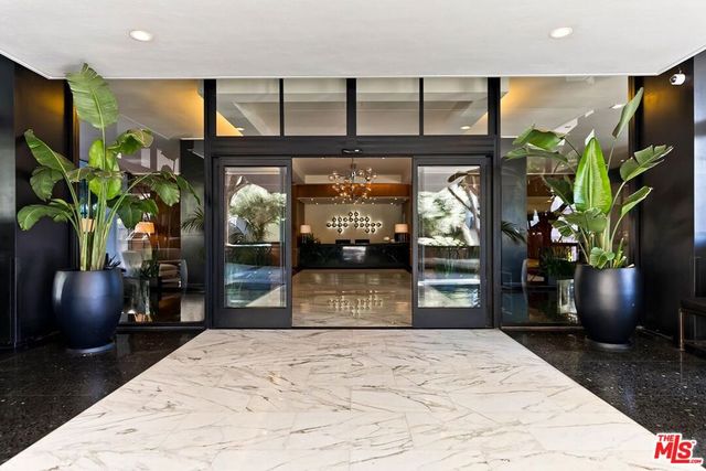 1100 Alta Loma, West Hollywood, CA 90069