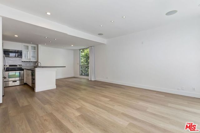 1100 Alta Loma, West Hollywood, CA 90069