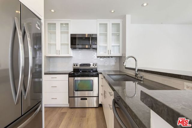 1100 Alta Loma, West Hollywood, CA 90069