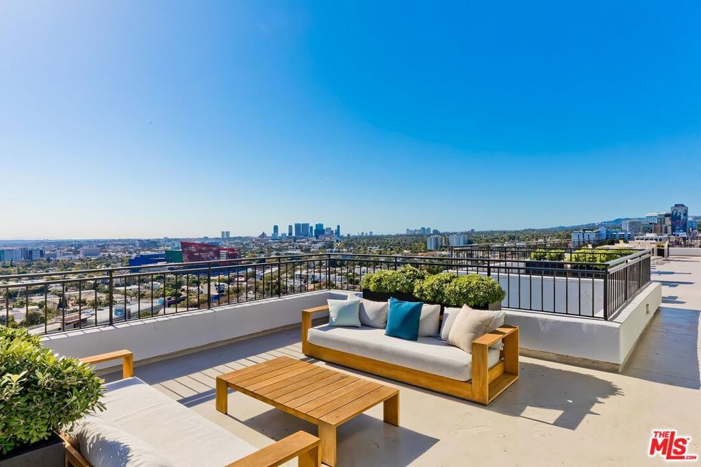 1100 Alta Loma, West Hollywood, CA 90069