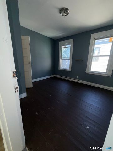 69 Lounsbury Street, Waterbury, CT 06706