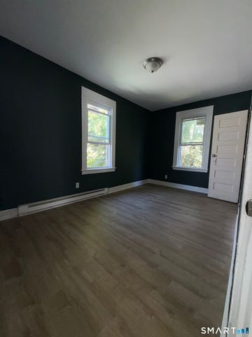 69 Lounsbury Street, Waterbury, CT 06706