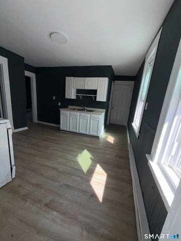 69 Lounsbury Street, Waterbury, CT 06706
