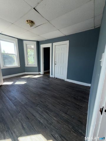 69 Lounsbury Street, Waterbury, CT 06706