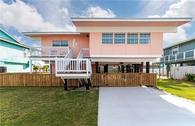 24 Nassau Dr, Rockport, TX 78382