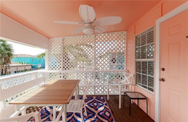 24 Nassau Dr, Rockport, TX 78382