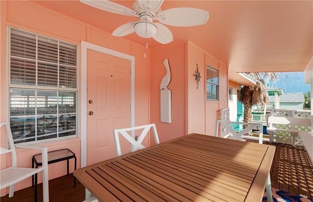 24 Nassau Dr, Rockport, TX 78382