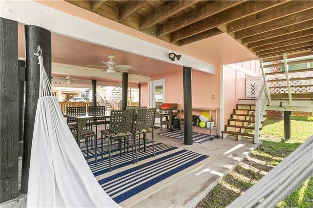 24 Nassau Dr, Rockport, TX 78382