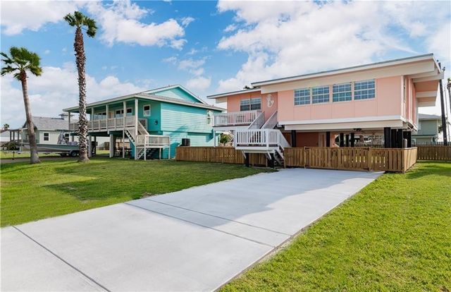 24 Nassau Dr, Rockport, TX 78382