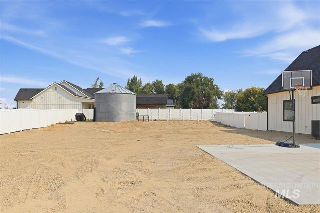 13958 Raptor Ln, Caldwell, ID 83607