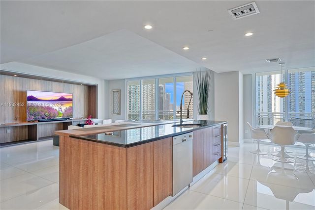 901 Brickell Key Blvd 2507, Miami, FL 33131