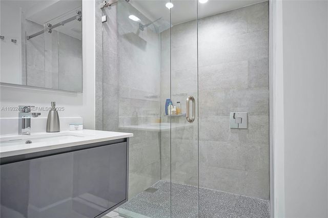 901 Brickell Key Blvd 2507, Miami, FL 33131