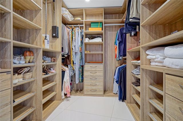 901 Brickell Key Blvd 2507, Miami, FL 33131