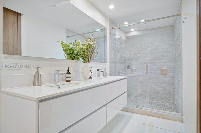 901 Brickell Key Blvd 2507, Miami, FL 33131