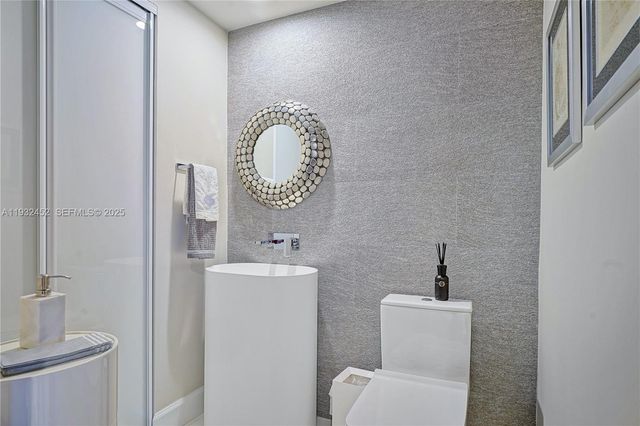 901 Brickell Key Blvd 2507, Miami, FL 33131