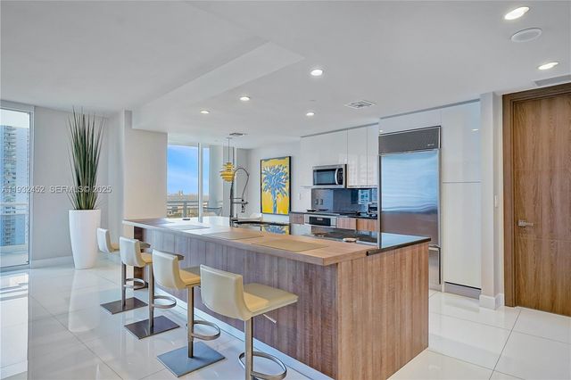 901 Brickell Key Blvd 2507, Miami, FL 33131