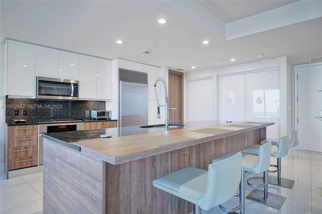 901 Brickell Key Blvd 2507, Miami, FL 33131